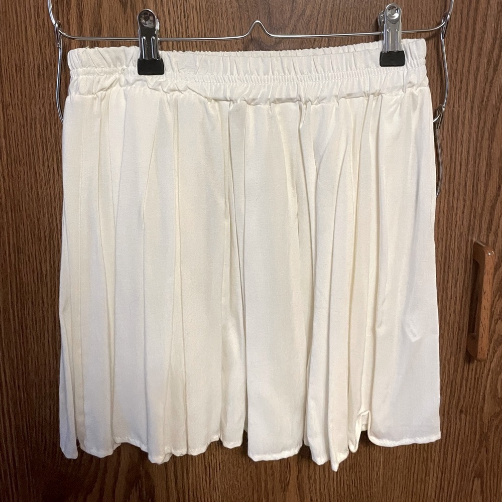 White Short Flowy Thin Skirt